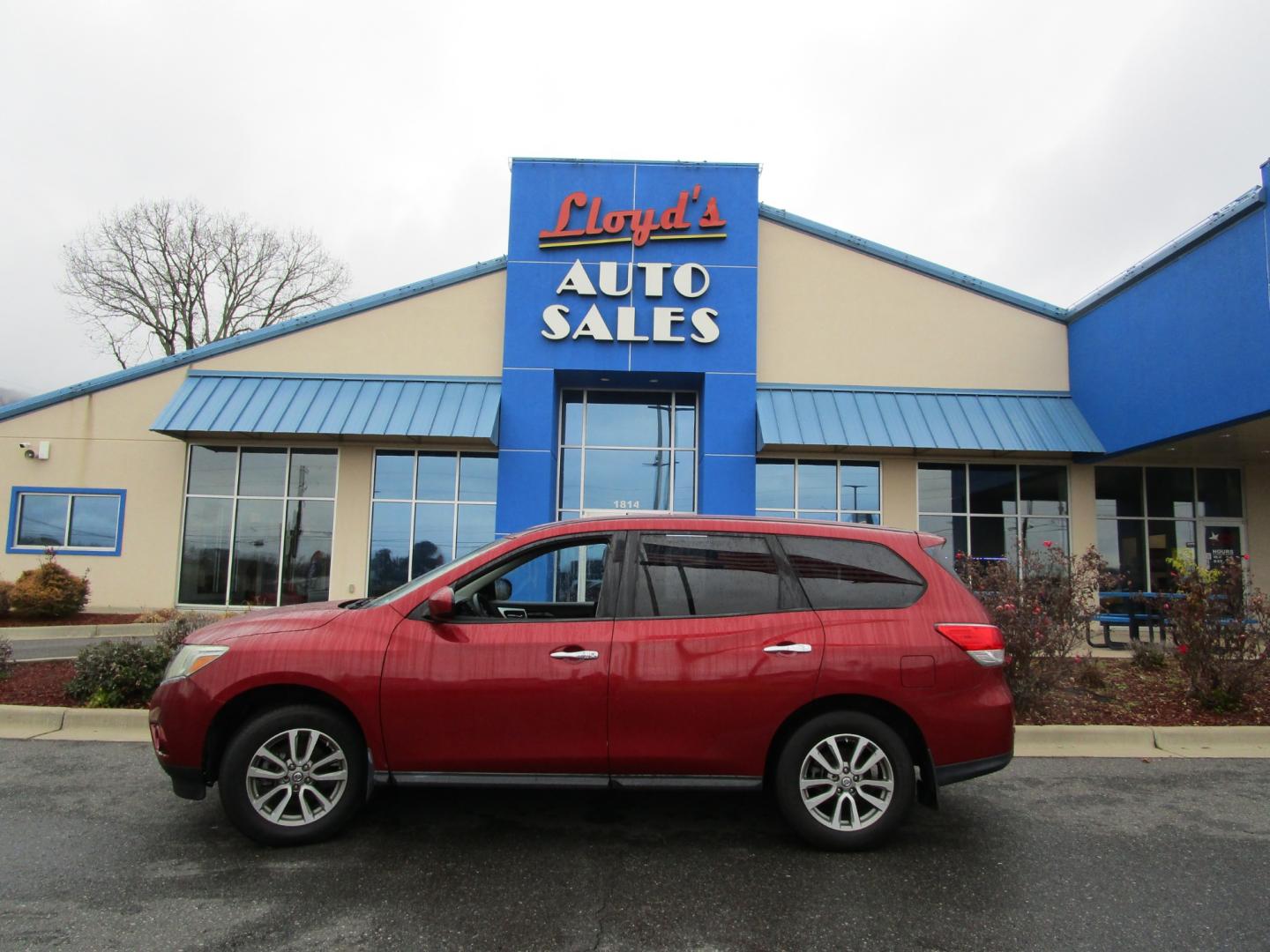 2014 RED Nissan Pathfinder (5N1AR2MN9EC) , located at 1814 Albert Pike Road, Hot Springs, AR, 71913, (501) 623-1717, 34.494228, -93.094070 - Photo#0